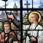 un vitrail représentant Louis Marie Grignion de Montfort.